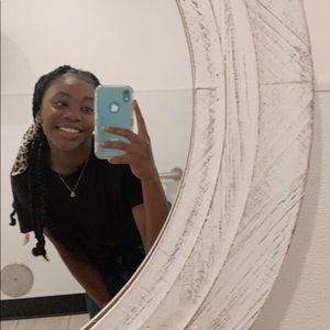 Meet your Posher, Laura